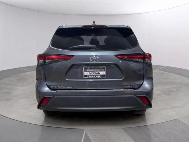 used 2022 Toyota Highlander car, priced at $38,663