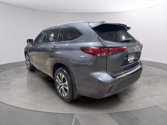 used 2022 Toyota Highlander car, priced at $38,663