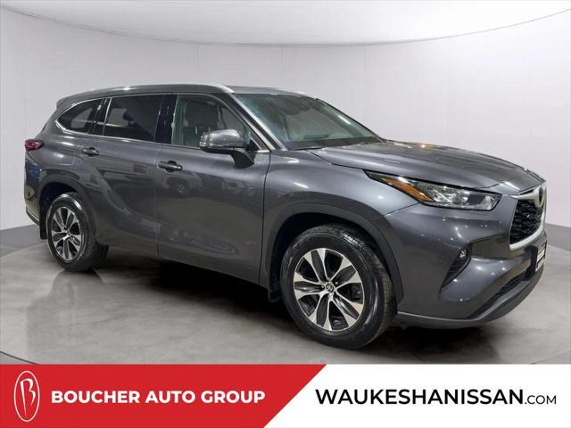 used 2022 Toyota Highlander car, priced at $38,663