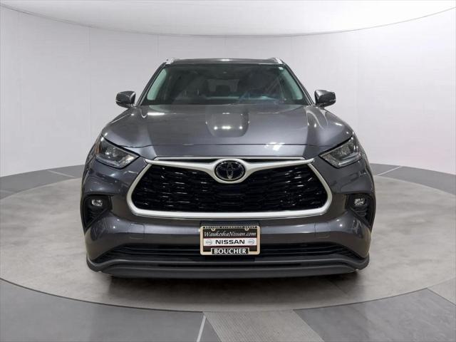 used 2022 Toyota Highlander car, priced at $38,663