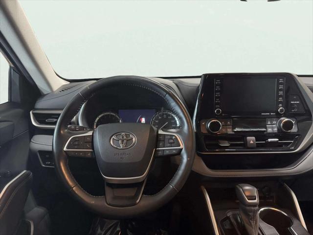 used 2022 Toyota Highlander car, priced at $38,663