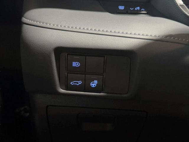 used 2022 Toyota Highlander car, priced at $38,663