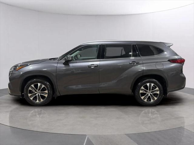used 2022 Toyota Highlander car, priced at $38,663
