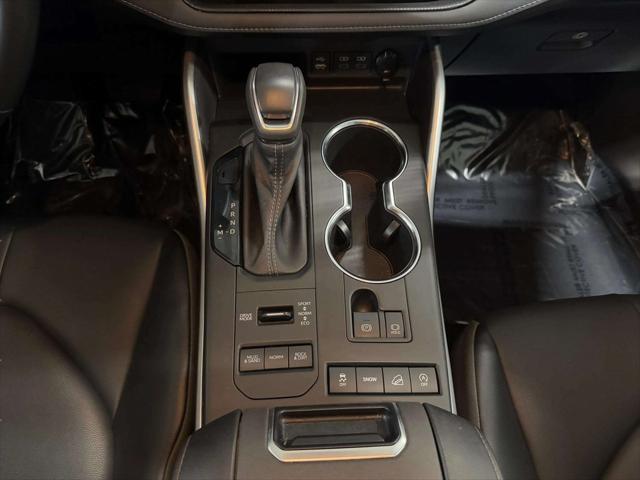 used 2022 Toyota Highlander car, priced at $38,663