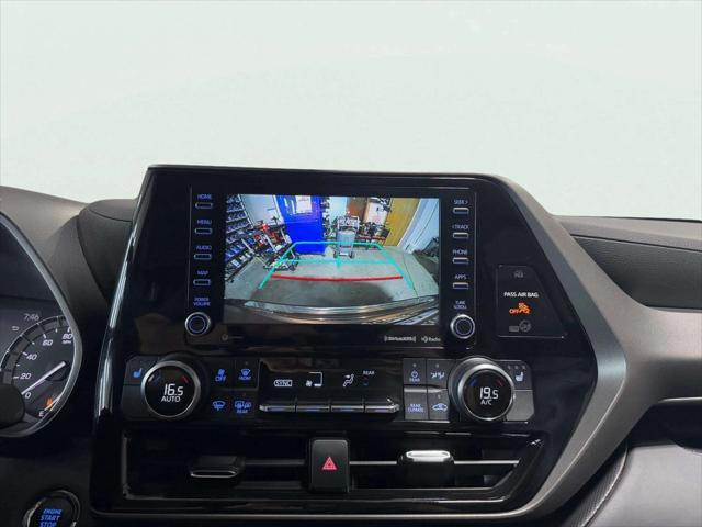 used 2022 Toyota Highlander car, priced at $38,663