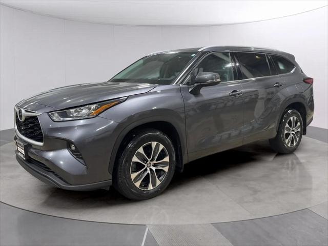 used 2022 Toyota Highlander car, priced at $38,663