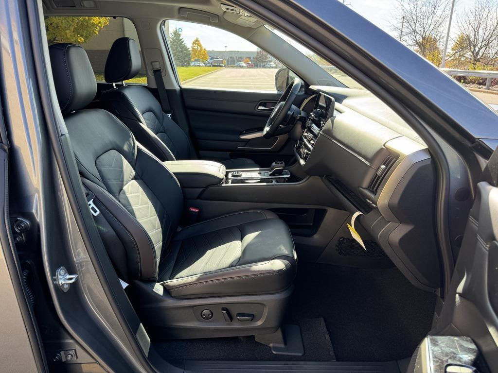 new 2025 Nissan Pathfinder car, priced at $44,985