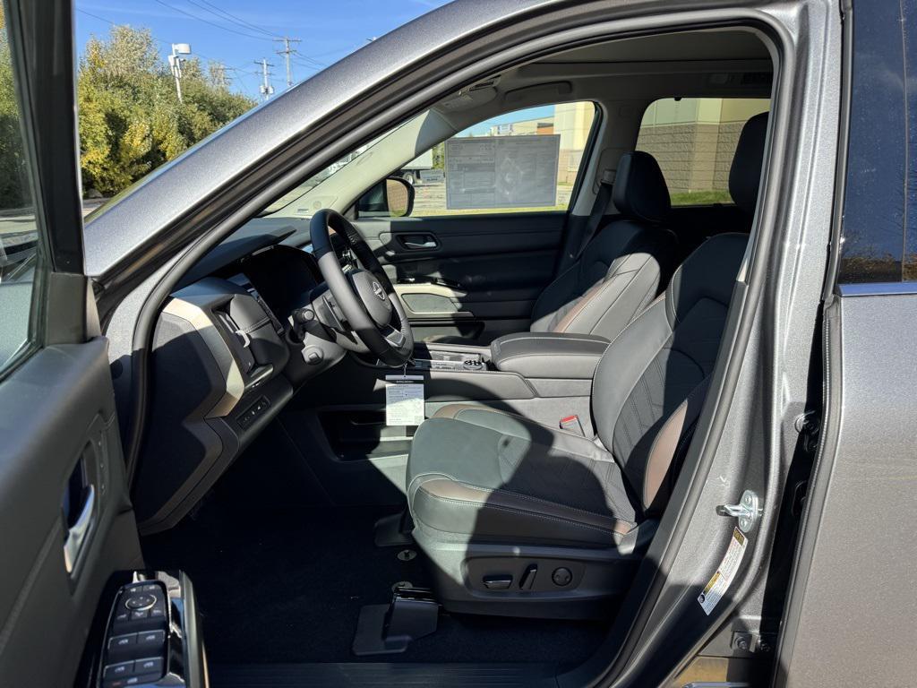 new 2025 Nissan Pathfinder car, priced at $44,985
