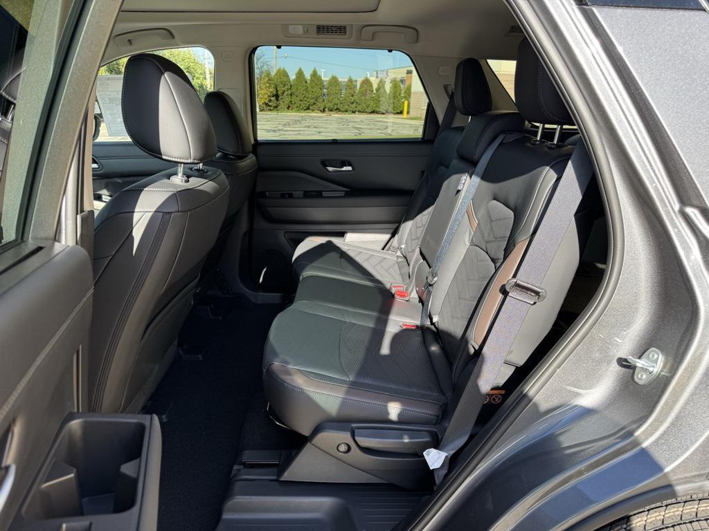 new 2025 Nissan Pathfinder car, priced at $44,985