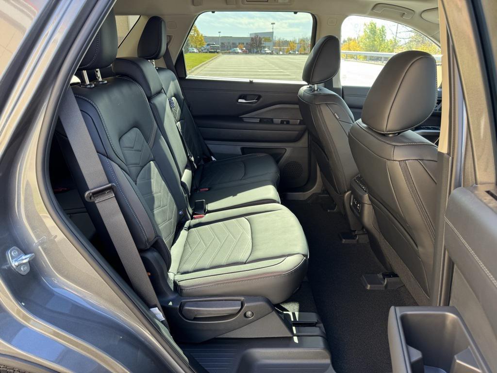 new 2025 Nissan Pathfinder car, priced at $44,985