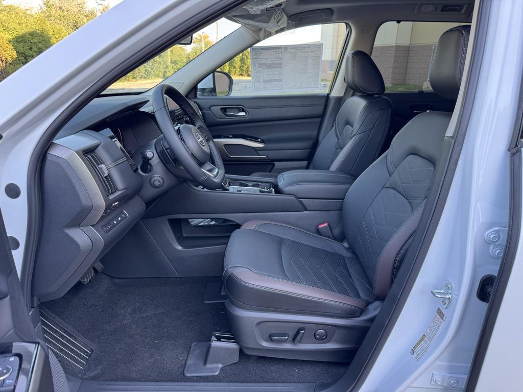 new 2025 Nissan Pathfinder car, priced at $51,595