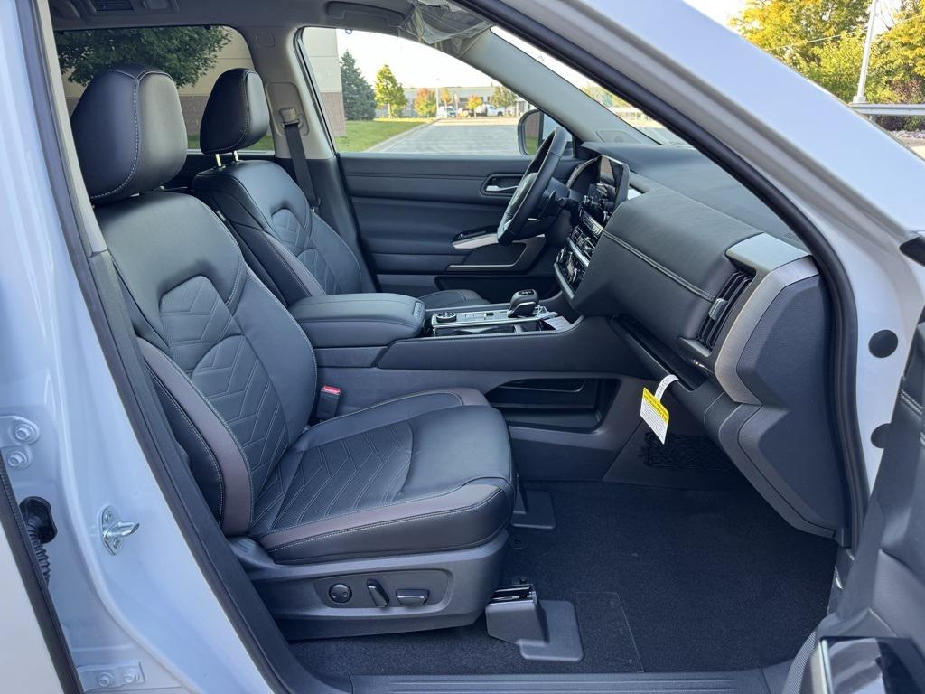 new 2025 Nissan Pathfinder car, priced at $51,595