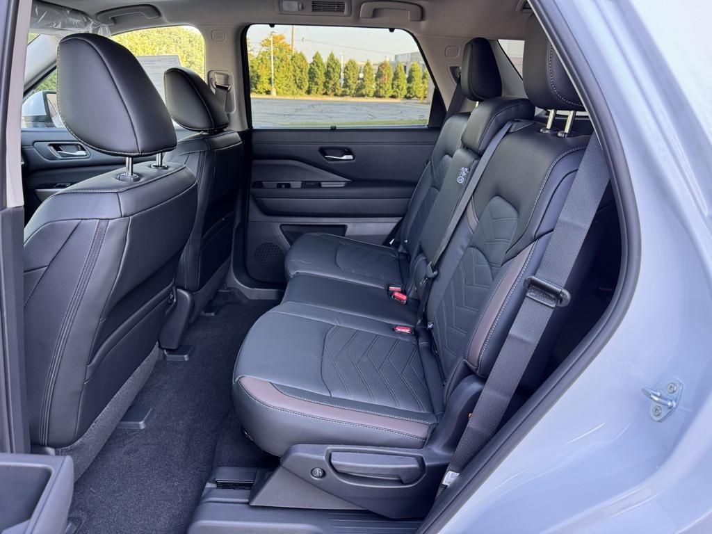 new 2025 Nissan Pathfinder car, priced at $51,595