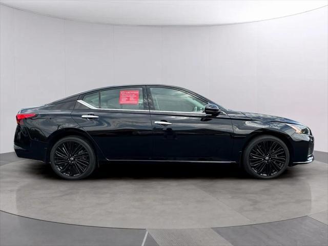 used 2023 Nissan Altima car, priced at $25,832