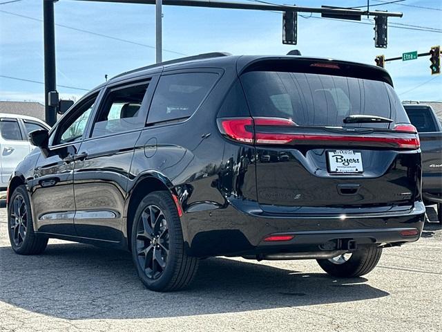 new 2024 Chrysler Pacifica car, priced at $58,237