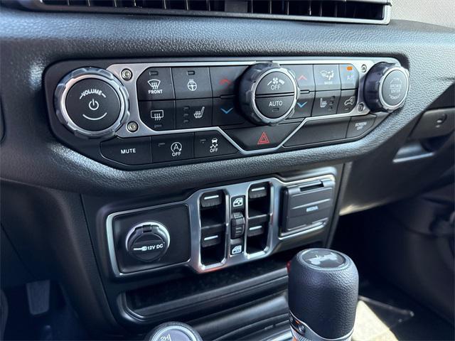 new 2025 Jeep Wrangler car, priced at $48,616