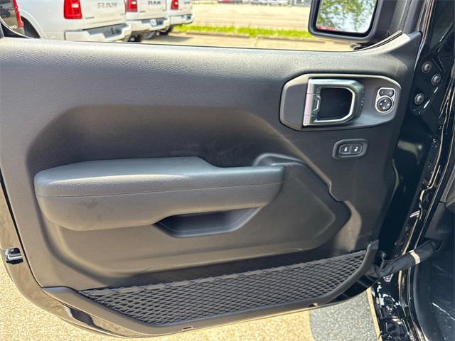 new 2025 Jeep Wrangler car, priced at $46,735