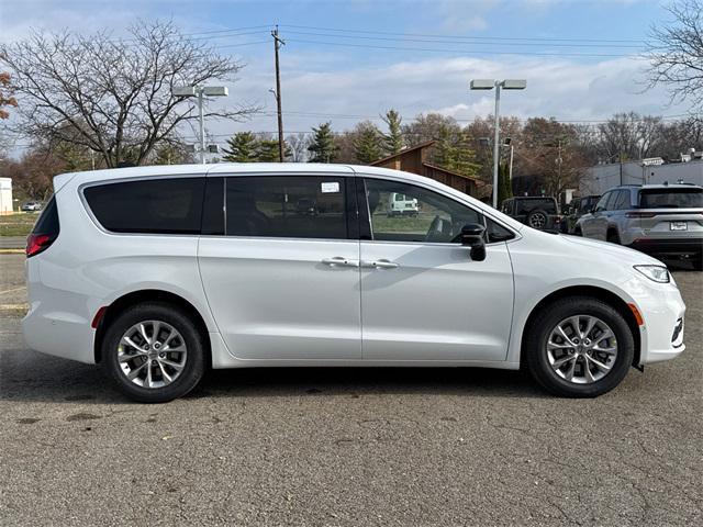 new 2025 Chrysler Pacifica car, priced at $48,166