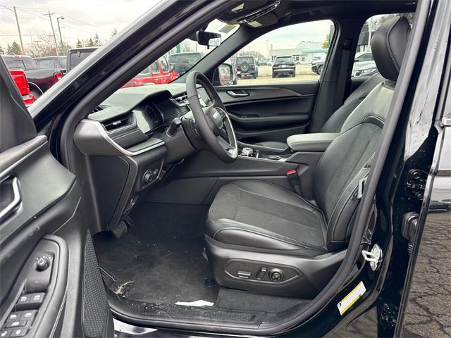 new 2025 Jeep Grand Cherokee car, priced at $43,487