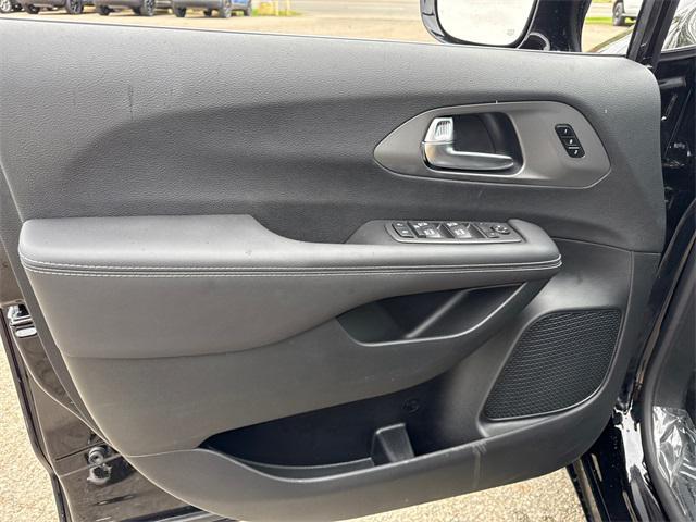 new 2025 Chrysler Pacifica car, priced at $43,469