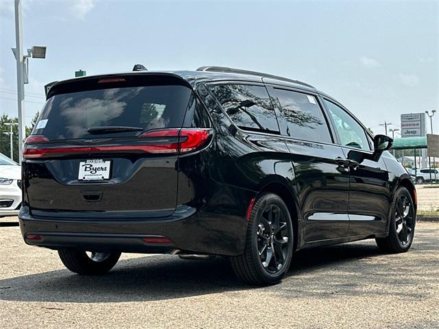 new 2024 Chrysler Pacifica car, priced at $43,987