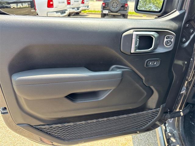 new 2025 Jeep Wrangler car, priced at $48,134