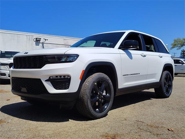 new 2025 Jeep Grand Cherokee car, priced at $49,177