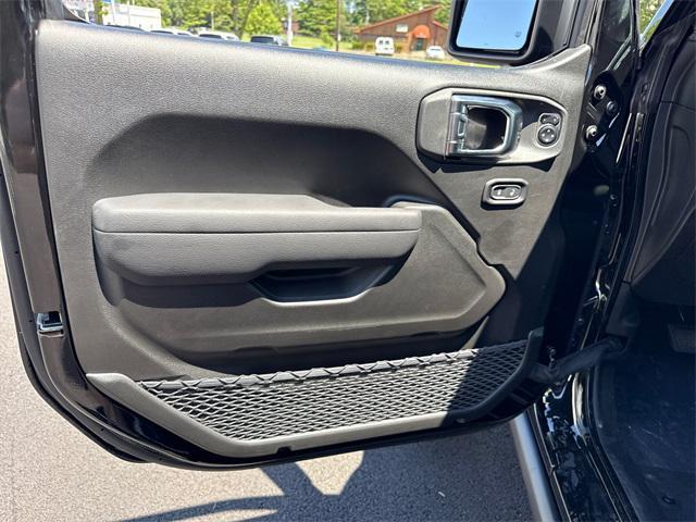 new 2025 Jeep Wrangler car, priced at $55,648