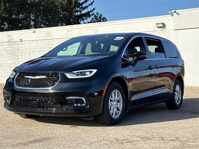 new 2025 Chrysler Pacifica car, priced at $41,428