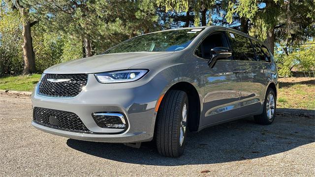 new 2025 Chrysler Pacifica car, priced at $47,498