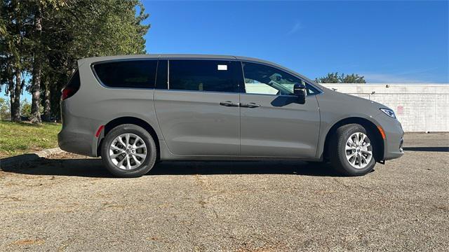 new 2025 Chrysler Pacifica car, priced at $47,498