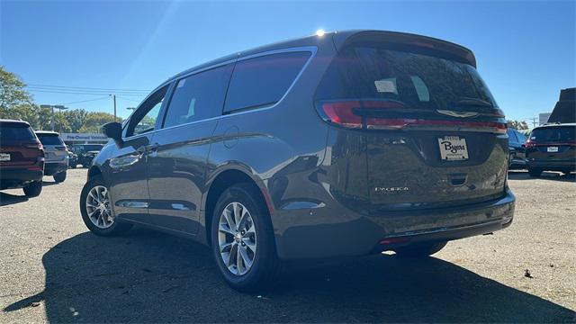 new 2025 Chrysler Pacifica car, priced at $45,487