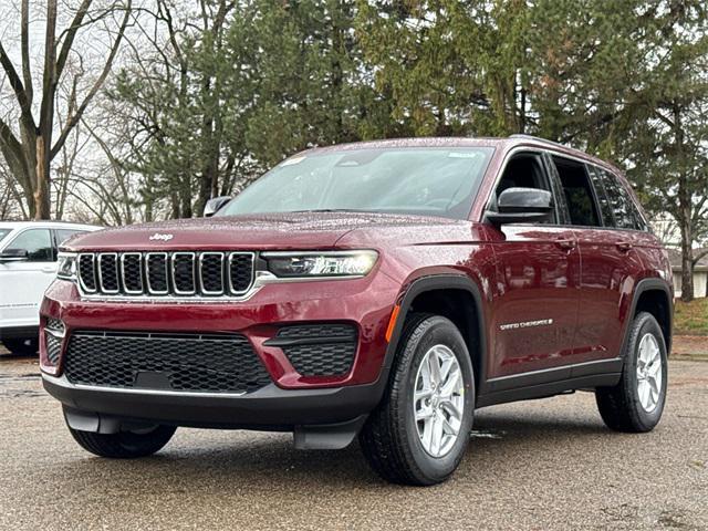 new 2025 Jeep Grand Cherokee car, priced at $40,582