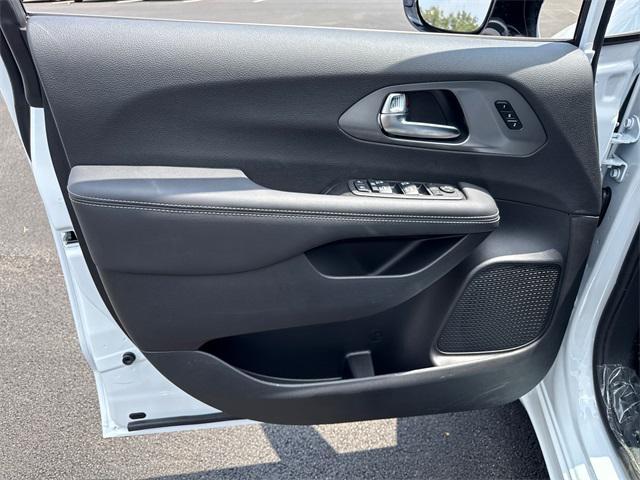 new 2025 Chrysler Pacifica car, priced at $42,191