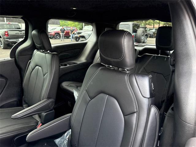 new 2025 Chrysler Pacifica car, priced at $42,191