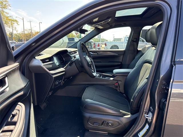 new 2025 Jeep Grand Cherokee car, priced at $42,337