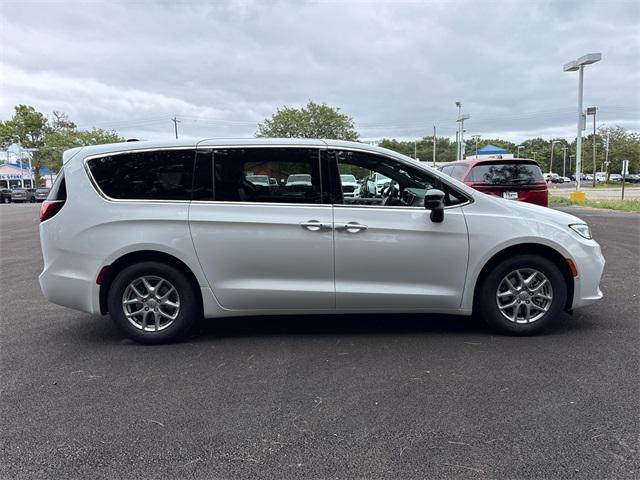 new 2026 Chrysler Pacifica car, priced at $40,737