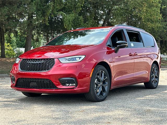 new 2024 Chrysler Pacifica car, priced at $42,987