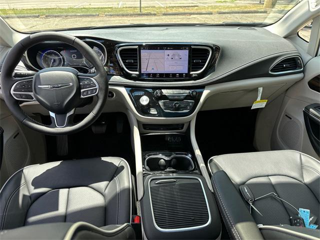 new 2024 Chrysler Pacifica car, priced at $43,987