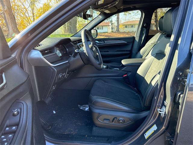 new 2025 Jeep Grand Cherokee car, priced at $43,487