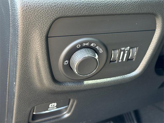 new 2025 Jeep Grand Cherokee car, priced at $42,037