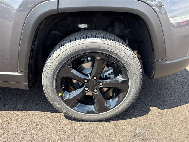 new 2025 Jeep Grand Cherokee car, priced at $42,037