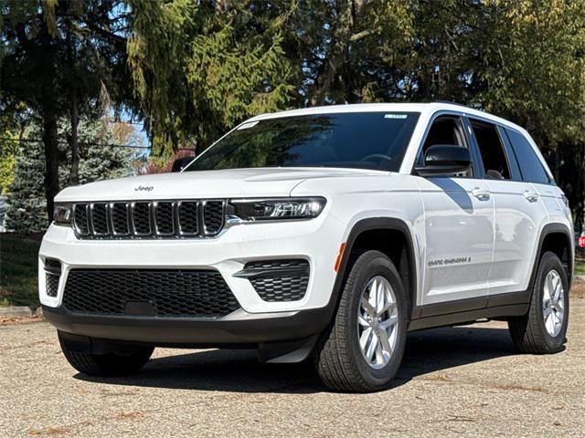 new 2025 Jeep Grand Cherokee car, priced at $40,942