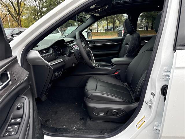 new 2025 Jeep Grand Cherokee car, priced at $51,662