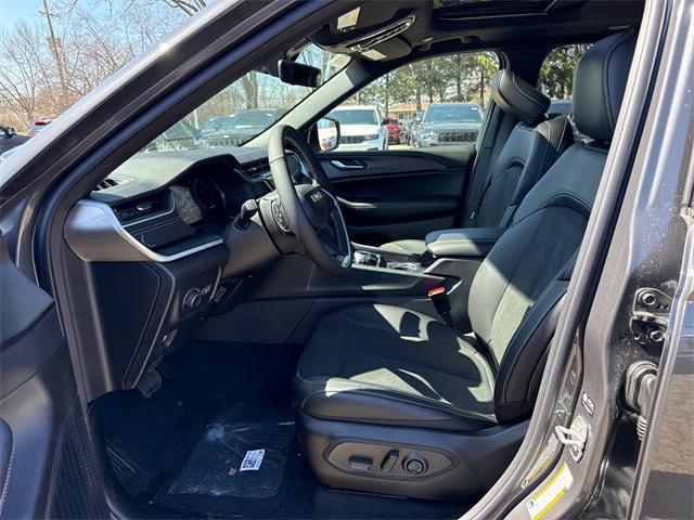 new 2025 Jeep Grand Cherokee car, priced at $44,759