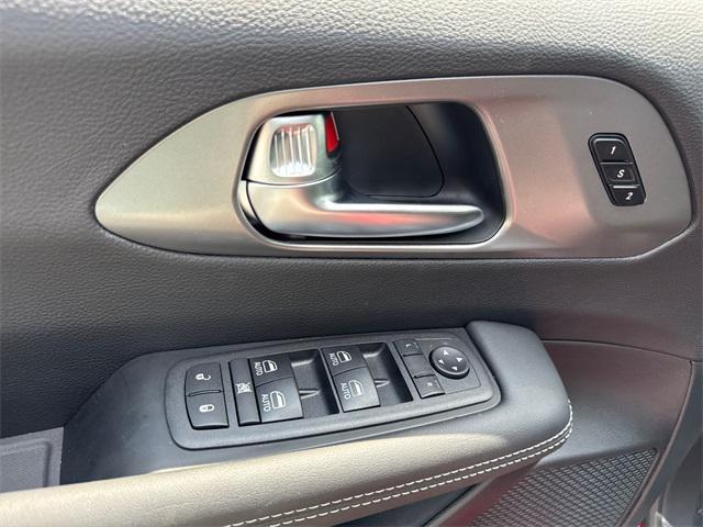 new 2025 Chrysler Pacifica car, priced at $42,614