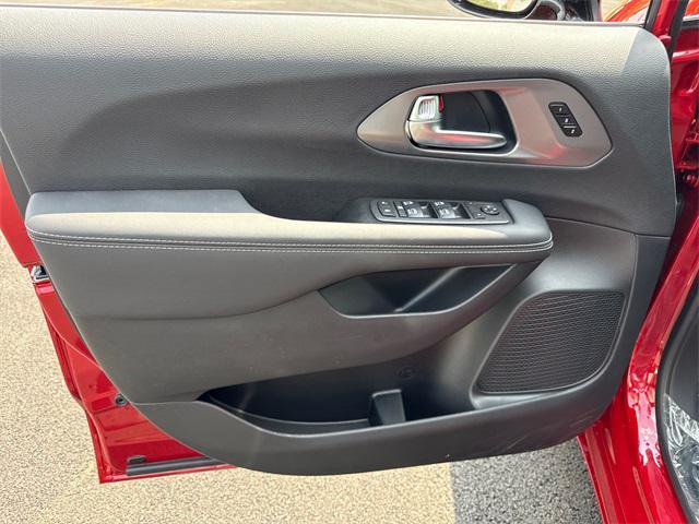 new 2025 Chrysler Pacifica car, priced at $42,614