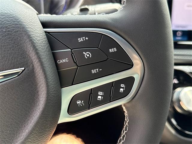 new 2025 Chrysler Pacifica car, priced at $42,614