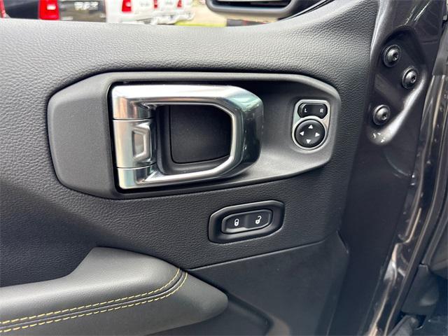 new 2025 Jeep Wrangler car, priced at $55,621
