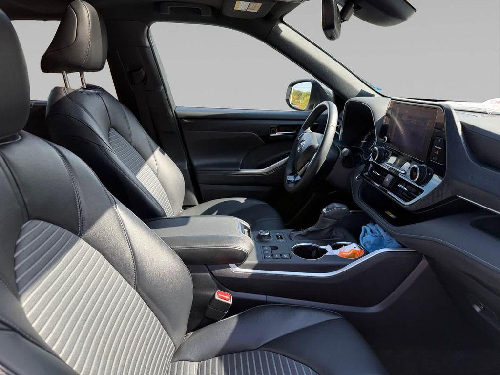 used 2024 Toyota Highlander car, priced at $42,799